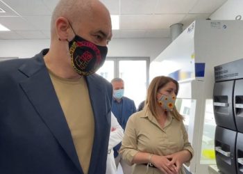 Rama, batuta me mjekët e infermierët: Nga halli që do iknit nga puna, kaluat tek halli si të…