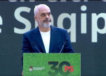 Kongresi i PS/ Rama falënderon Nanon: Ishte “babai im politik”, e ‘vrava’ dhe e gjeta të rilindur! Ruçi, siguria dhe mbështetja e të gjithëve