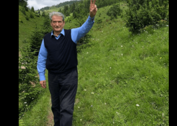 Berisha, “bojkot” Bashës në mbledhjen e  kryesisë, me atlete, jelekun ‘legjendar’ e pa kollare relaksohet në natyrë