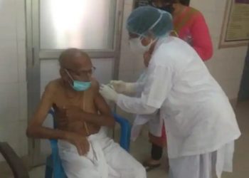 Njihuni me sekretet e jetëgjatësisë së Shivanand, 125-vjeçarit që mori vaksinën AntiCovid