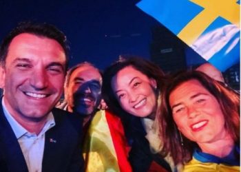 Ndeshja Suedi-Spanjë në “Tirana Fan Zone”/ Veliaj me Yuri Kim dhe dy ambasadorët respektivë!