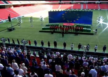Kongresi i jashtëzakonshëm i PS nis në stadiumin ”Air Albania” me himnin kombëtar (Live)