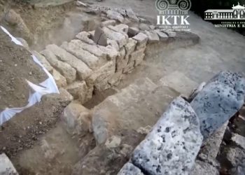 Zbulimi i varrit monumental në Amantia, Rama: Turistët që dashurojnë të udhëtojnë në kohë e histori, tashmë mund të ndalojnë të shohin këtë ekzemplarë
