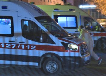 Tiranë, 18-vjeçarja transportohet me urgjencë në spital, ndërron jetë sapo mbërrin