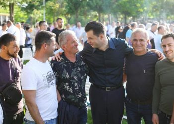 Aventurieri politik Lulzim Basha, që beson tek teoria “e treta e vërteta”