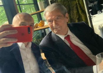 Nuk kanë hallin e dinjitetit, por të pasurive jashtë vendit! Urdhri i Biden i rrezikon…