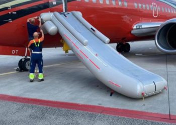 EURO 2020/ Kombëtarja çeke bllokohet në aeroport