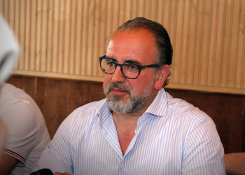 Këshilltarët socialistë e ftuan në takim, Leli mbyll dyert e ‘Petro Markos’: Nuk lejohet mbledhja në teatër