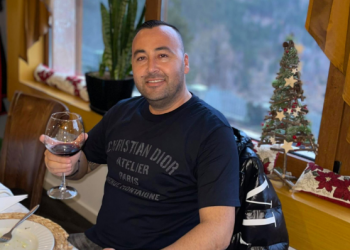 FOTO/ Ky është polici i arrestuar për trafik droge, bënte jetë luksoze. Emri