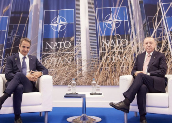 “Thyhet” akulli, Erdogan një orë takim me Mitsotakis në samitin e NATO-s