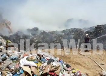 VIDEO/ I vihet flaka mbetjeve në Fushë-Krujë, tymi deri në Rinas