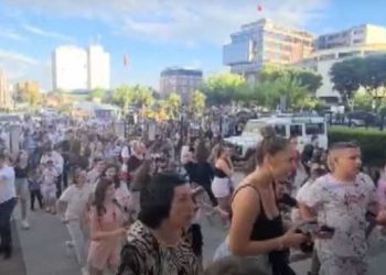 Te rinjtë në Shkodër për “VIPA”-t e ekranit/ Gazetari: Me këtë rini, e ardhmja është e sigurtë! Në dreq do të shkojmë