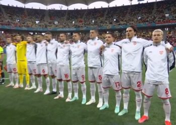 Video epike nga ‘Europiani’, katër futbollistët shqiptarë refuzojnë të këndojnë himnin maqedon