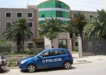 Shijak/ Përshtatën banesën në ‘shtëpi bari’, policia në kërkim të 3 kultivuesve, pranga 2 punonjësve të OSHEE