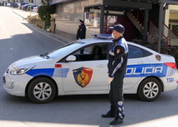 FOTO/ Ky është 56-vjeçari që vrau me sëpatë gruan e tij dhe më pas i dha fund jetës