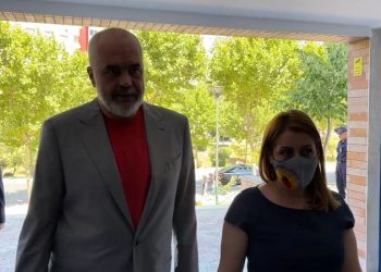 Hapet shërbimi i ri i laboratorit, Rama dhe Manastirliu vizitojnë maternitetin “Koço Gliozheni”