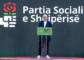 Rama i bën opozitën e vetes: Zyrat e shtetit mbushur me parazitë dhe injorantë. Kur drejtësia të kërkojë hesap, PS nuk mbron askënd!