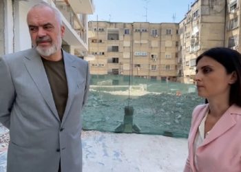 VIDEO/ Rama në Durrës: Riparimi i pallateve me dëmtime të rënda, drejt përfundimit!