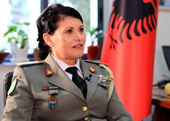 Gjeneralja e parë shqiptare me dy yje shkruan historinë 109-vjeçare të ushtrisë, rrëfimi: Uniformën e kam të shenjtë!
