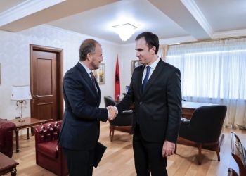 FOTO/ Soreca i shkon në zyrë, porosi kryeprokurorit Çela: Me rëndësi hetimet mbi pastrimin e parave