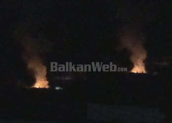 VIDEO/ Përfshihet nga flakët kabina elektrike në Lezhë, në terr disa lagje
