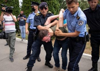 Protesta për taksën 5 euro në Kosovë/ Lirohet Molliqaj, bashkëshorti i ish-ministres Besa Shahini