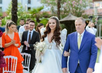FOTOT/ Deputeti socialist marton vajzën: Bija ime, më bëre të përjetoj momentin si ditën kur linde, do të të dua sa të kem frymën