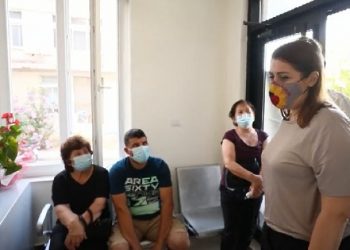 Manastirliu në Lushnje: Javën e ardhshme nis vaksinimi anti-COVID me njësitë e lëvizshme!