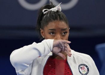 “Koka ime ka demonë, duhet të luftoj me ta”/ Çudit sportistja rekordmene e Amerikës, heq dorë nga ‘Tokio 2020’