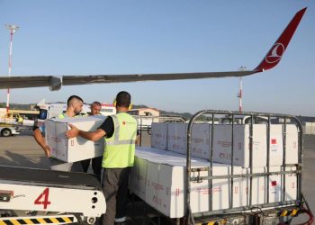 COVID-19/ Rama: Mbërrijnë 340,000 doza të vaksinës Coronavac në aeroportin “Nënë Tereza”