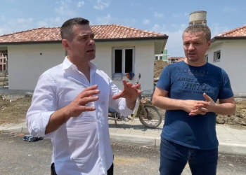 Thumanë/ Premtimi i Ministrit Ahmetaj: Brenda 4 muajsh do jenë gati 14 pallate, 278 apartamente dhe 155 banesa individuale