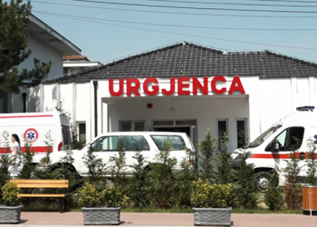 Shpallet gjendje emergjente! Helmim masiv nga uji, 884 persona në spital dhe 2 të vdekur në Deçan