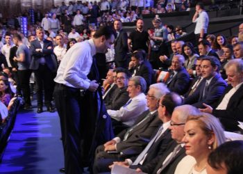 Statuti i ri i PD në dorë të njerëzve të Bashës e Berishës/ Nga ligjërimi i fraksioneve, te krijimi i qeverisë në hije, zbardhen propozimet