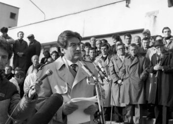 Meksi: PD e Sali Berishës, krijesë që e mbyti që në lindje, në Dhjetor ’90! Sot s’ka b*thë ta mbrojë, ka armike ambasadoren e SHBA