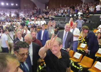 Berisha përdor si kauzë për “revolucion”… lavazhierin nga Durrësi: Hajdut, i mori 10 mijë lekë për larje makine një qytetari pse është kosovar