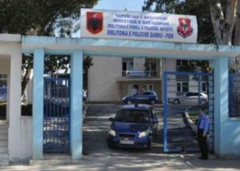 “Gjuetari” i vejushave/  I arrestuar disa herë, 60-vjeçari s’heq dorë, mashtron tre të moshuara në Fier dhe iu merr para