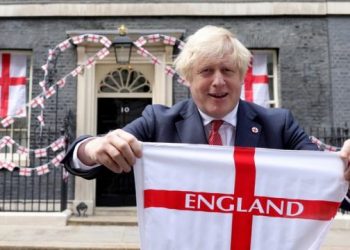 Racizmi ndaj tre lojtarëve anglezë, kryeministri Johnson: T’u vijë turp, të rikthehen duke u zvarritur nga shpellat