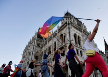 “Respekto LGBTI ose dil nga BE”/ Kryeministri hungarez reagon ashpër: Vendet anëtare s’mund të na tregojnë si duhet t’i rrisim fëmijët tanë