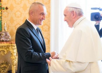 Pritet t’i nënshtrohet operacionit, Ilir Meta lutet për Papa Françeskun: Shërim të shpejtë dhe rikthim sa më parë në krye të detyrës së rëndësishme për njerëzimin