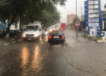 Përmbytjet, paralajmëron Ministria e Mbrojtjes: 5 ditët e ardhshme do kemi mot me reshje lokale e vërshime uji të shkurtra, jemi në gatishmëri