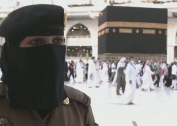 FOTOT/ “Gardianet engjëj” të Mekës, 113 gratë që shkruan historinë në Arabinë Saudite