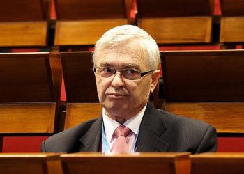 Akademia e Shkencave nderon ish-Presidentin Rexhep Meidani me titullin “Akademik Emeritus”