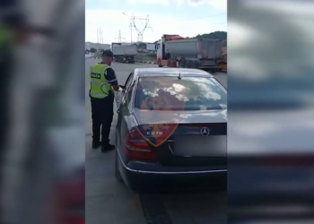 Policia nuk i ‘kursen’ shoferët e ‘pabindur’: 12 të arrestuar në 24 orë, pezullohen dhjetëra leje drejtimi!