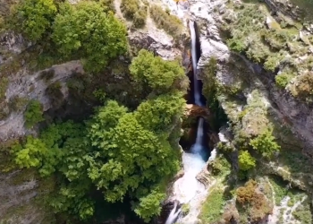 VIDEO/ Rama: Pamje nga ‘xhevahiri’ i fshehur mes maleve në Progonat të Tepelenës