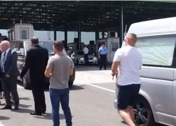 Momente prekëse, mbërrijnë në Kosovë trupat e viktimave të aksidentit në Kroaci