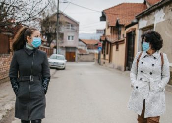 Mosha, seksi, vaksina, sëmundjet kronike, depërtimi në faktorët e rrezikut për t’u infektuar rëndë me Covid-19
