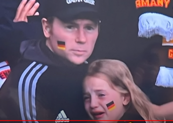“Qan nazistja e vogël”/ Tifozin me zemër të madhe e preku e mitura në stadium, mbledh para për ta bërë të lumtur