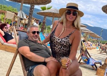 FOTOT/ Këngëtarja shqiptare në prehrin e partnerit: Jam mbretëreshë se kam këtë mbretin afër