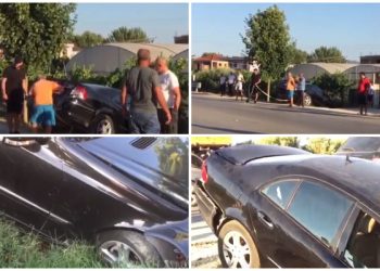 FOTO/ Përplasen “kokë më kokë” dy makina, ja si ka përfunduar në kanal “Benz-i”, lëndohen drejtuesit e mjeteve