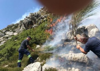 Nuk ndalet prej ditës së djeshme zjarri në malin e Dukatit